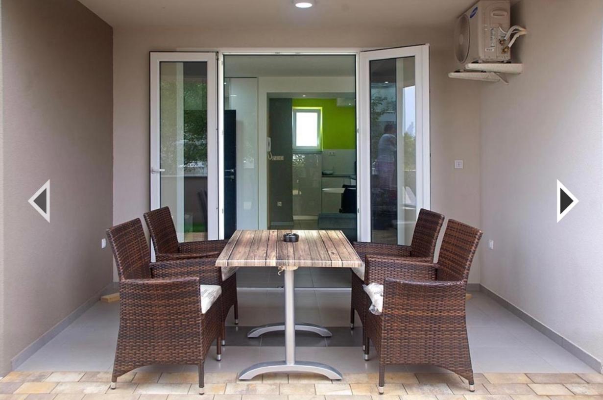 Daska Apartmani Njivice Esterno foto