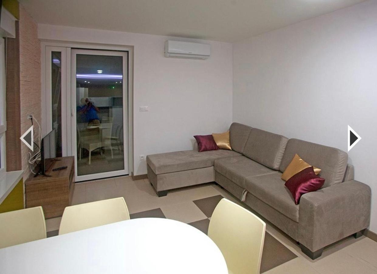 Daska Apartmani Njivice Esterno foto