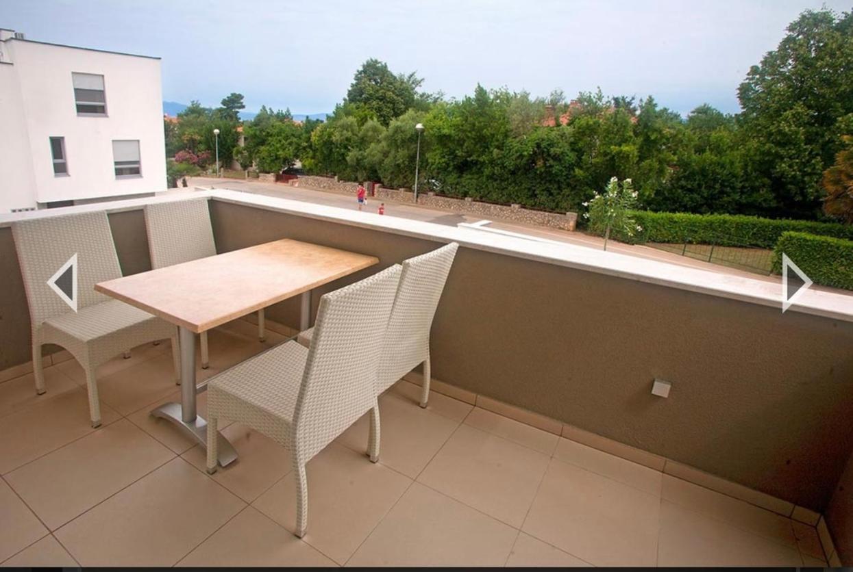 Daska Apartmani Njivice Esterno foto